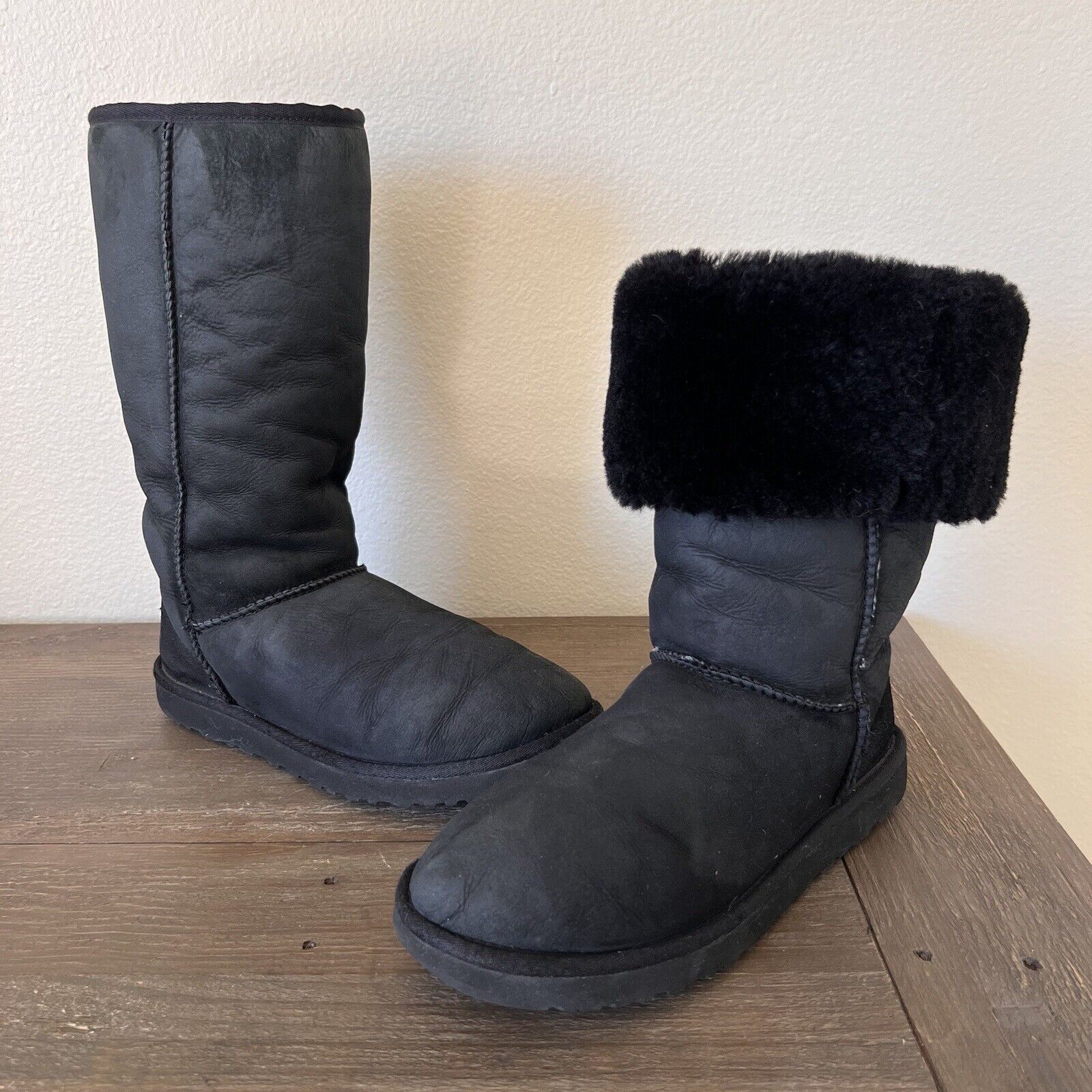 UGG Classic Australia Black Size 9 - image 5