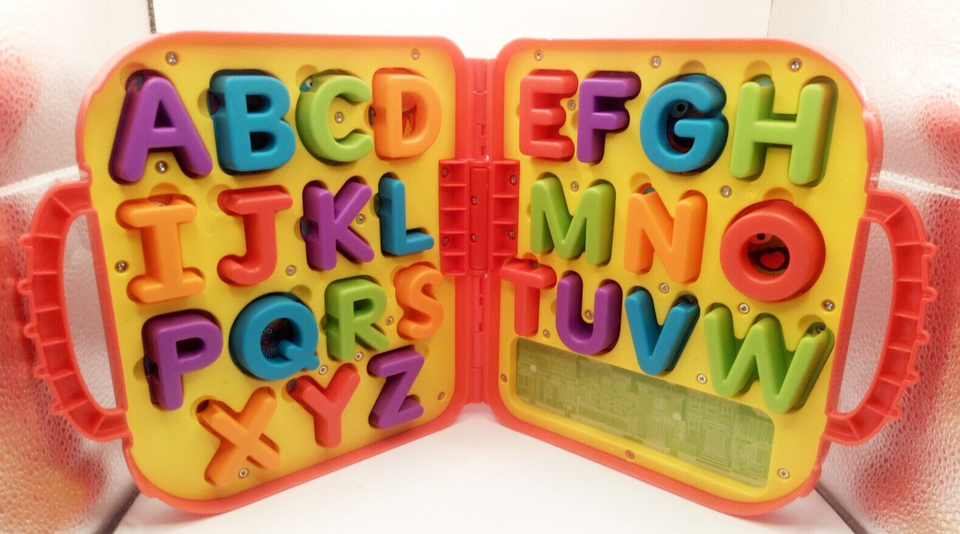 Hasbro Sesame Street Elmo’s On The Go Alphabet Letters Carrying Case 