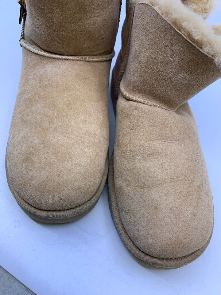 UGG Size 9 Juniors Boots - image 5