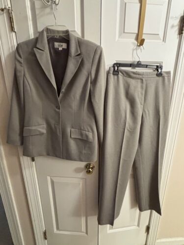 Beautiful 2PC LeSuit Grey Geometric Pattern 2PC Pa