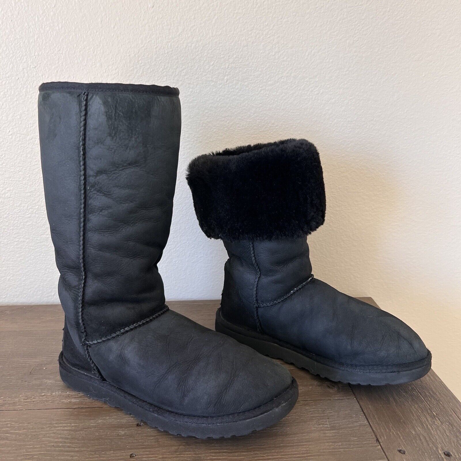 UGG Classic Australia Black Size 9 - image 11