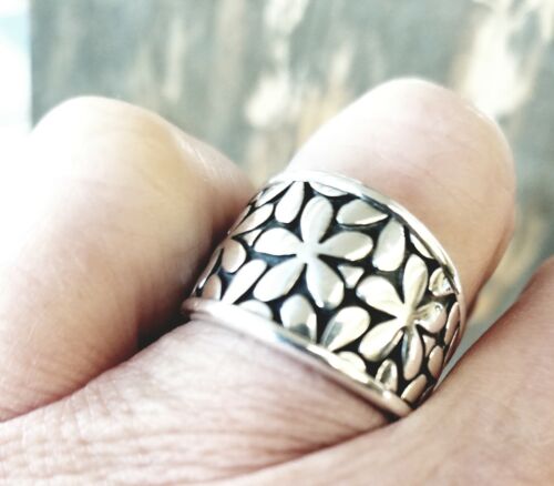 Retired James Avery Wide Flower Band Ring Size 6 - image 1