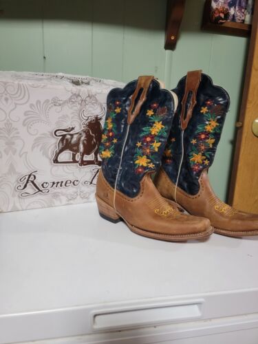 Pair Of Gently Used Womens Boots