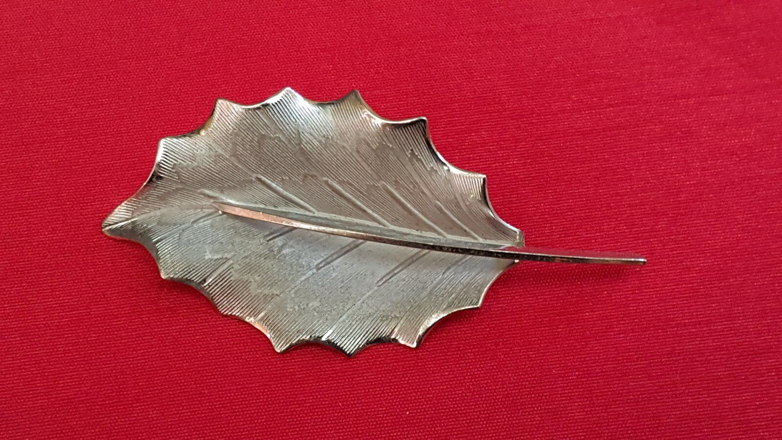 Beau Vintage 925 sterling silver leaf brooch. - image 2