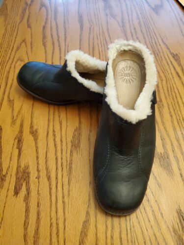 Ugg Slip Ons , Black, Gently Used