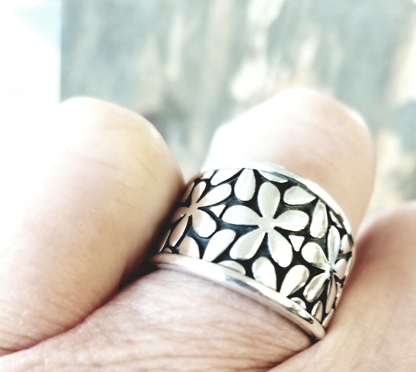 Retired James Avery Wide Flower Band Ring Size 6 - image 2