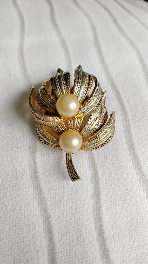 Gold Tone Floral Fashion Brooch, Signed Spain Bro… - image 4