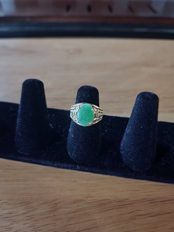 Jade and diamond ring in 14k