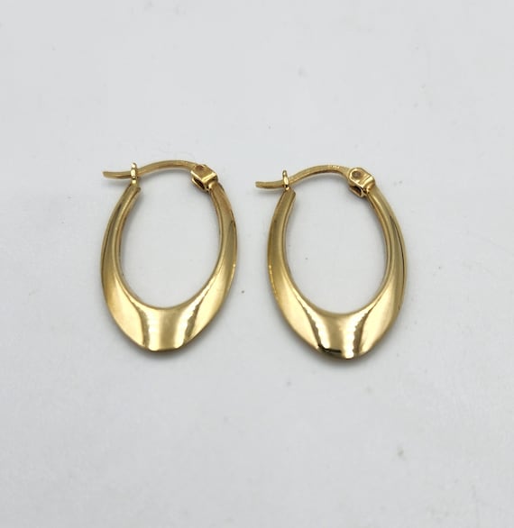 10k Yellow Gold Oval Hoop Earrings