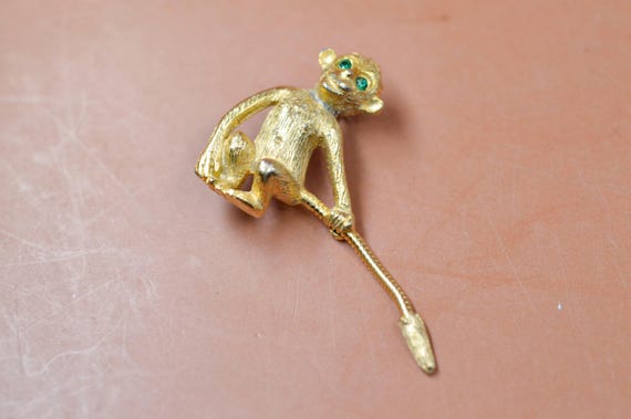 Gold tone with green crystals, women's brooch - image 2