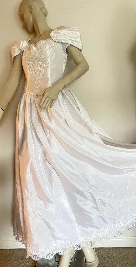 Elegant 1980s Princess Form Fitting Satin finish T