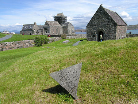 Relig Odhráin & St Oran's Chapel