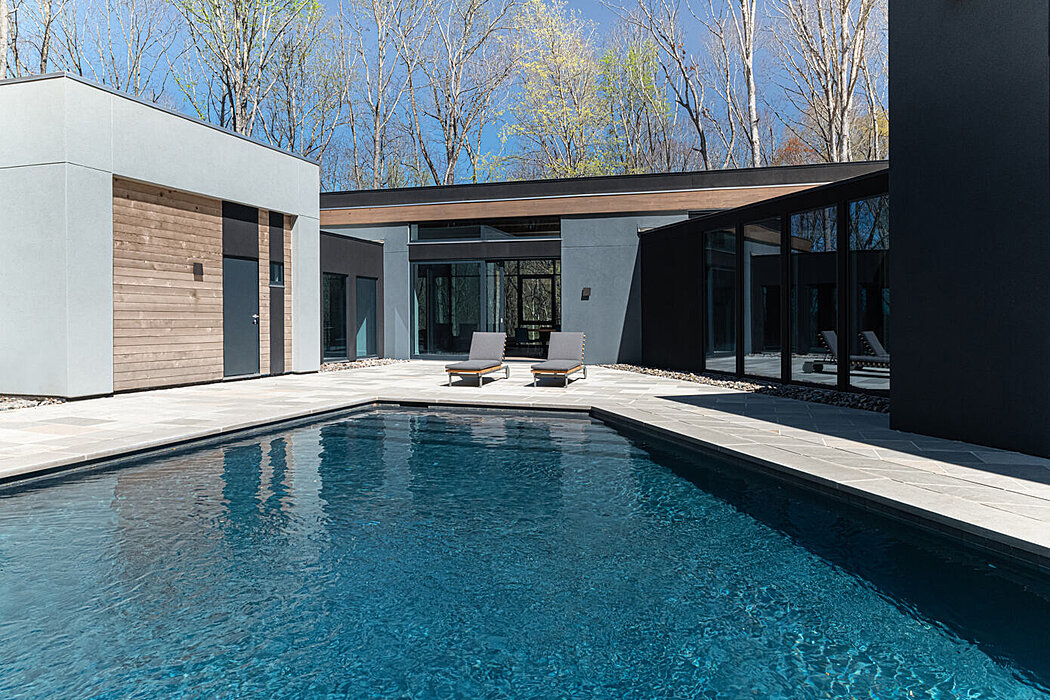 Gerendák: A Modern Masterpiece Overlooking Lake Wylie | HomeAdore