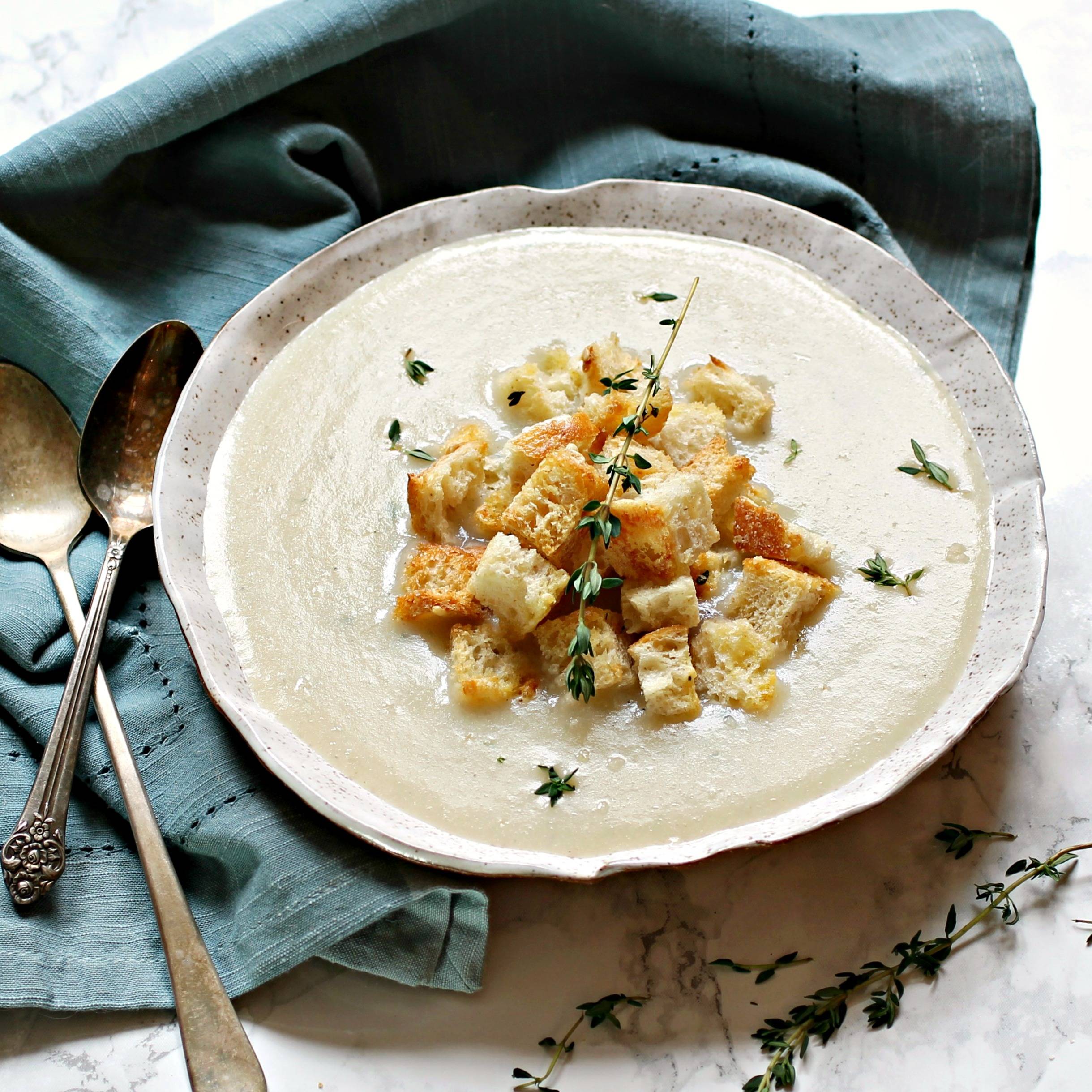 Recipe for a soup made with Jerusalem artichokes (sunchokes) and served with homemade smoked cheddar and thyme croutons.