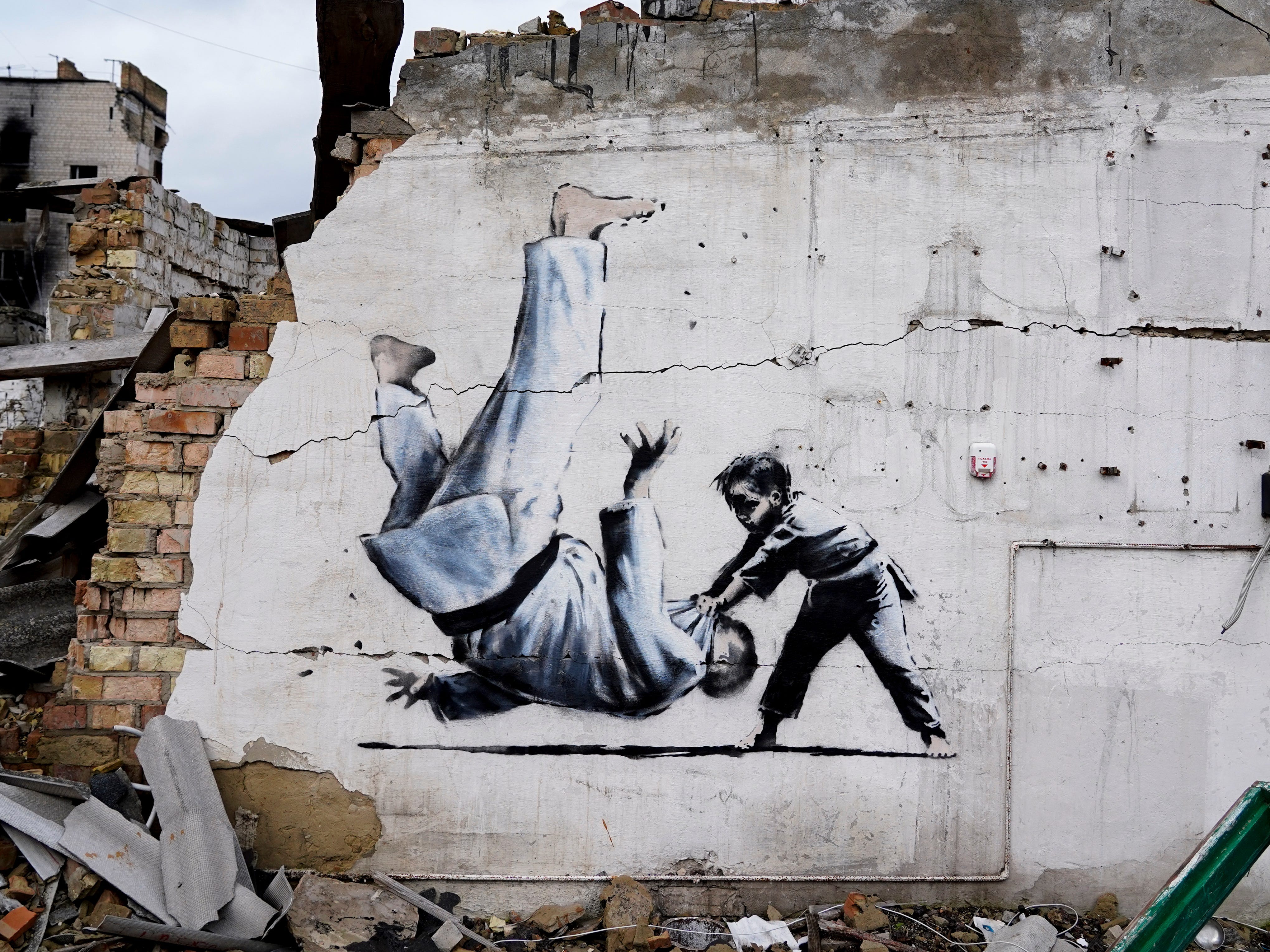 Banksy, the elusive street artist, created a new mural in Ukraine ...