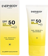 Feuchtigkeitsspendende Sonnenschutzcreme für das Gesicht mit Niacinamid EveryBody Face Cream With Niacinamide SPF 50