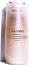 Emulsie pentru față cu efect de protecție împotriva îmbătrânirii, de zi Shiseido Benefiance Wrinkle Smoothing Day Emulsion SPF 20