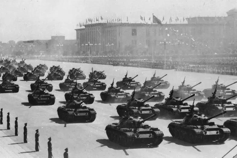 How many tanks does China have?