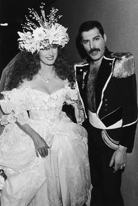 Jane Seymour and Freddie Mercury, Fashion Aid 1985 : OldSchoolCool