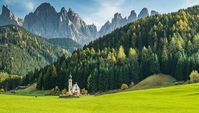 Practical travel guide to the best places in the Dolomites + the Dolomites map and tips you need to plan your visit in this stunning corner of Italy.