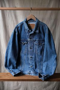 Levi's 1990's Vintage 75525 Denim Trucker Jacket  SIZE S Shoulder：54cm Pit to pit：61cm Length：65cm Sleeve：61cm Welcome to our online store https://bansecondhandgoods.com/ Worldwide Shipping The official website provides credit card services,  please contact us via private message if necessary. Find us IG :  ban_secondhand_goods Thank you for checking us out :)