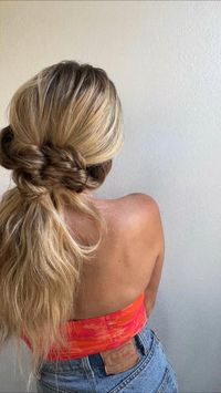  

Easy fun ponytail hairstyle 💗

SHOP MY LOOKS: https://www.liketoknow.it/amandapinkel

INSTAGRAM: https://www.instagram.com/amandapinkel/

YOUTUBE: https://youtube.com/channel/UCPCammwpIs3h_5D8rCWscbg

TIK TOK: https://vm.tiktok.com/ZM8q7pDup/

BLOG: www.amandapinkel.com

AMAZON STOREFRONT: https://www.amazon.com/shop/amandapinkel

DISCOUNT CODES:
 • ✨HAIR TIES: “AMANDAPINKEL” for 25% off - https://gimmebeauty.com/?dt_id=39628&discount=AMANDAPINKEL
 • ✨ HAIR VITAMINS: “AMANDAP15” for 15% off - https://us.jshealthvitamins.com/products/jshealth-hair-vitamin-60-capsules?utm_source=USMicroTalent&utm_medium=AmandaPinkle
 • ✨DRY SHAMPOO: “AMANDAPINKEL10” for 10% off - https://www.mchel.co/#a_aid=amandapinkel 
 • ✨ BODY PRODUCTS: “APINKEL” - https://necessaire.com/apinkel

✨ GIGI PIP HATS: “AM