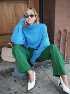 Color Blocking Outfits, Neue Outfits, White Heels, Green Pants, Colourful Outfits