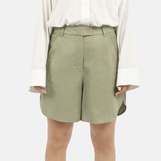 The high-waisted above-the-knee shorts with spacious leg width for style and comfort. Flaunting the layered side detail and curved edges at bottom for a playful and minimalistic look, whilst the rear side seam is left out for a cleaner look. An extended waistband and belt loops are present for optional adjustment. To complete the look, pair it with the Auckland Minimalistic Blazer. Wash at 40°C with similar colours. Do not bleach. Hang to dry. Iron at medium temperature. Do not tumble dry. Daywear Bottoms With Built-in Shorts, Spring High-waisted Bermuda Shorts With Built-in Shorts, Modern High Waist Spring Bottoms, Modern High-waist Bottoms For Spring, Solid Knee-length Shorts For Spring, Modern Bottoms With Built-in Shorts, Wide Leg Shorts With Built-in Shorts, Modern Bottoms With Built-in Shorts For Spring, Versatile Summer Pants With Built-in Shorts