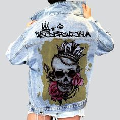 Welcome to the 2023 Autumn-Winter Collection! Step up your urbane trend with our Painted Skull Print Jean Jacket a unique mix of oversized, light-wash, graffiti, skull print, and a buttoned closure that will make heads turn.Why You'll Love This Jacket One-of-a-kind Design: Stand out with this unique oversized jacket, featuring a light-wash, graffiti-inspired skull print, and a buttoned closure. High-Quality Craftsmanship: Premium denim fabric and careful attention to detail make this jacket an i Jeans With Straps, Paint On Denim, Denim Jacket Design, Denim Jacket Oversized, Street Style Jeans, Painted Skull, 3d Graffiti, Street Jacket, Upcycle Clothes Diy