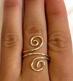 Adjustable Spiral Gold Midi Rings, Wire Spiral, Sports Swimming, Wrapped Rings, New Haven Ct, Spiral Ring, Wire Jewelry Designs, Swirl Ring, Diy Rings