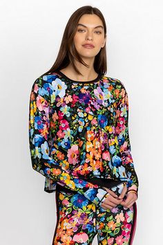 Adorned with bursting floral blooms, the Wild Bloom Long Sleeve Step Hem Tee offers an extra layer of warmth to your gym ensemble. Featuring a high rounded neckline and a fitted silhouette, this long sleeve tee is an easy layer that won't get in the way of your workout. Pair with classic leggings and a comfortable sports bra for a workout-ready look. Johnny Was Women's Bee Active Long Sleeve Step Hem T-Shirt With Keyholes in Wild Bloom Pink, Size XS, Floral Floral Print Relaxed Fit Tops For Loungewear, Floral Print Crew Neck Top For Loungewear, Multicolor Athleisure Tops For Loungewear, Stretch Floral Print Crew Neck Top, Floral Print Stretch Crew Neck Top, Multicolor Floral Print Crew Neck Top, Fitted Graphic Print Activewear For Spring, Spring Graphic Print Athleisure Activewear, Spring Athleisure Activewear With Graphic Print