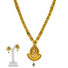 Virani Jewelers presents a gorgeous 22k yellow gold necklace and earring that embodies the grandeur of Indian jewelry. The rich tones of Kundan and emerald are enhanced by the warm antique gold finish, creating a luxurious pieces of Indian jewelry that exudes timeless beauty. Designed with both tradition and modern elegance in mind, this 22k gold necklace amd earring set is perfect for special occasions, bringing a regal touch to any ensemble. Their intricate design ensures it stands out as a wo 22k Gold Necklace, Yellow Gold Necklace, Gold Necklace Set, Kundan Necklaces, Intricate Design, 22k Gold, Modern Elegance, Indian Jewelry, Timeless Beauty