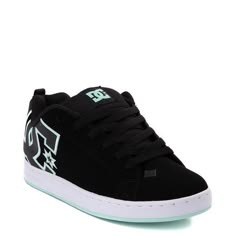 Dc Shoes Women's Outfit, Best Skate Shoes, Dcs Shoes, Dc Shoes Aesthetic, Dc Shoes Outfit, Dc Shoes Girls, Dc Shoes Pure, Dc Court Graffik