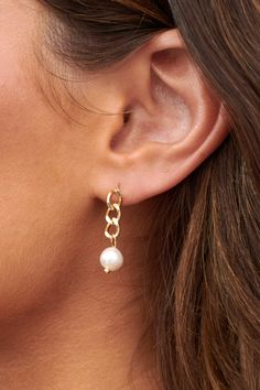 Gold chain earrings Pearl drop accent Complete your look with our gorgeous Mabel drop earrings. We are in love with the feminine pearl accent. They're perfect for a wedding or birthday celebration teamed with your favorite LBD and stiletto heels for a look we are loving. MATERIAL METAL Classic Pearl Chain Earrings For Party, Dainty Pearl Chain Earrings For Party, Dangle Pearl Earrings For Party, Party Pearl Chain Drop Earrings, Pearl Charm Bridal Earrings For Party, Formal Bridal Earrings With Pearl Chain, Formal Bridal Pearl Chain Earrings, Chic Teardrop Pearl Earrings For Party, Chic Pearl Earrings With Pearl Chain For Party