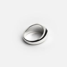 Unser Octagon Siegelring schafft einen minimalistischen, aber auffälligen Look. Mit seinem exquisiten Octagon-Design auf der Oberseite strahlt dieser Ring eine außergewöhnliche und luxuriöse Präsenz aus.

 

Material: 925 Sterlingsilber
Hochwertige Rhodium-Beschichtung​​​​​​​
Hypoallergen & keine Verfärbung auf der Haut
WARPEDSENSE®-Logo Branding
Handgefertigt in Italien
Inklusive Schmuckbox Modern Octagon Shaped Signet Ring As A Gift, Octagon Signet Ring With Polished Finish As Gift, Luxury Octagon Men's Ring, Modern Octagon Signet Ring, Luxury Modern Octagon-shaped Jewelry, Italy Jewelry, Modern Aesthetics, Signet Ring, Jewelry Branding