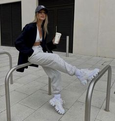 Tia Lineker, Instagram Coffee, Coffee On The Go, Causual Outfits, Street Style Chic, Outfit Inspo Fall, Airport Outfit, Looks Vintage, Winter Fashion Outfits