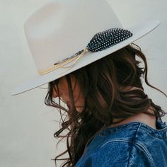 Lite stiff felt basic fedora in an off white color wrapped with buckskin deer tan leather and feather. This is a stiff felt but light weight .Made in the USA exchange or site credit only sm 21-22 inch md 22-23 inch lg 23-24 inch White Short Brim Felt Hat For Ranch, White Flat Brim Felt Hat For Ranch, White Flat-brim Felt Hat For Ranch, White Western Fedora With Flat Crown, White Western Felt Hat For Fall, White Curved Brim Fur Felt Hat, White Flat Brim Fedora For Fall, White Wide Brim Fur Felt Hat, White Fur Felt Fedora With Curved Brim