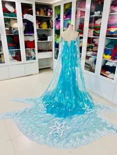 Elsa Kostüm Sparkly Fashion Elsa Frozen Disney Prinzessin | Etsy Elsa Costume Adult, Rapunzel Wig, Elsa Frozen Costume, Sparkly Fashion, Coronation Dress, Elsa Cosplay, Costume Disney, Magical Dress, Black Cauldron