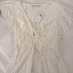 Super Lightweight And Cute, Perfect For A Day Out. Cinching At The Waist In The Back Makes It Very Flattering Cottagecore Tops, Eyelet Top, Stockholm Style, Stockholm Fashion, Thrift Finds, 2000s Fashion, Clothes Outfits, White Top, White Tops