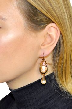 Cameo shell Victorian style earrings with 14k Venetian gold.  The cameo has been a classic piece of jewellery since Antiquity. Recently back in fashion, it is now extremely trendy. This cameo depicts a young woman’s profile with a bun in a baroque and romantic style.  Click through to discover it!     #vintageearrings #earrings #earringsoftheday #unusualjewelry #goldjewelry  #statementjewelry #mylittlevendome Victorian Pearl Earrings For Pierced Ears, Elegant Cameo Earrings, Elegant Cameo Drop Earrings, Cameo Earrings For Gift, Victorian Dangle Clip-on Earrings, Elegant Cameo Clip-on Earrings Gift, Elegant Cameo Earrings As Gift, Elegant Cameo Earrings For Gift, Elegant Evening Jewelry With Cameo Detail