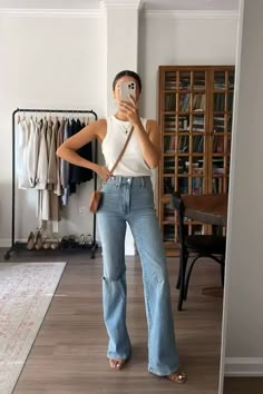 Casual Malling Outfit Summer, Chic Mom Capsule Wardrobe, Trendy Modern Outfits, Classic Chic Outfits Casual, Chic Trendy Outfits, Stylish Womens Outfits, Casual But Polished Outfits, How To Dress Casual But Stylish, Timeless Outfits For Women Casual