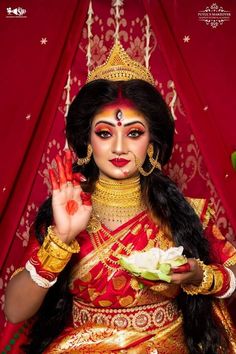 Mata Rani Makeup Look, Puja Photoshoot, Agomoni Shoot, Young Couples Photography, Laxmi Mata, Maa Laxmi, Goddess Makeup, Durga Ji, Butterfly Makeup