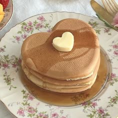 a stack of pancakes sitting on top of a plate