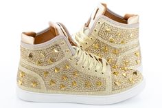 This white high-top with glitter sides and golden Spiked toes are edgy and fashionable whether you pair it with a solid color suit or a pair of jeans and a jacket. Shoes Sneakers High Tops, Golden Spike, Men's High Top Sneakers, Spike Shoes, Pretty Shoes Sneakers, Hightop Sneakers, Semi Casual, White High Tops, Designer Streetwear