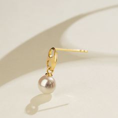 18K solid yellow gold Akoya saltwater cultured pearl Size: 2 pearls 6.5-7.0mm Handpicked of every pearl, only the top 1% of pearls are selected Handcrafted Lifetime warranty Studs Earrings, Akoya Pearls, Pearl Size, Solid Yellow, 18k Gold, Size 2, Yellow Gold, Stud Earrings, Yellow