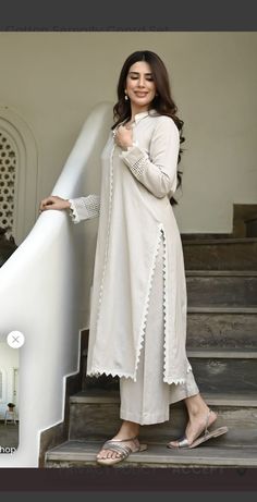 Pakistani Dress Stitching Ideas, White Shalwar Kameez For Women, White Suits For Women, White Kameez, Simple Kurta Designs, Casual Indian Fashion