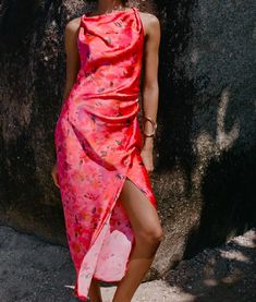 Best Summer Wedding Guest Dresses: Zara Floral Satin Effect Dress Zara Floral Print Dress, Printed Satin Dress, Floral Rosa, Summer Wedding Guests, High Street Fashion, Short En Jean