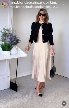 Column Of Color Outfit, Preppy Classy Outfits, Cream And Black Outfits, Modest Casual Outfits, Business Attire Women, Winter Fashion Outfits Casual, Old Money Style, Business Dresses, Work Outfits Women