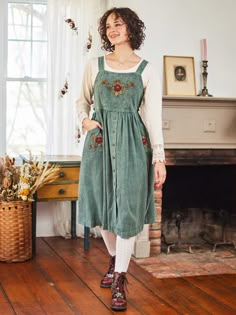 Charlie Pinafore Dress Pioneer Outfits For Women, April Cornell Dresses, Cottagecore Pinafore, Outfits Color Palette, Pinafore Dress Outfit, Plus Size Nighties, Plus Size Cottagecore, Forest Queen, Pinafore Dress Pattern