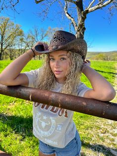 Back by popular demand. An open-weaved two-tone cowboy hat featuring a southern band trim! UVA/UVB SPF 50 Protection Woven Cowgirl Hat, Brown Country Style Rodeo Hat, Cowgirl Hat Brown, Brown Woven Western Hats, Idyllwind Hats, Cc Beanie, Athleisure Dress, Graphic Apparel, Spf 50